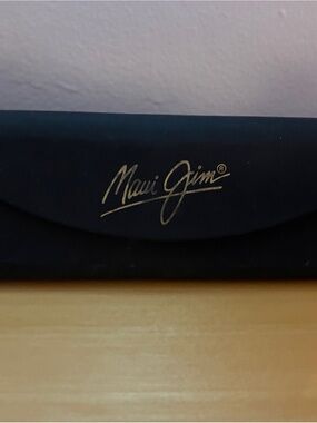 Maui Jim Black Sunglasses Pouch with Gold Script Logo